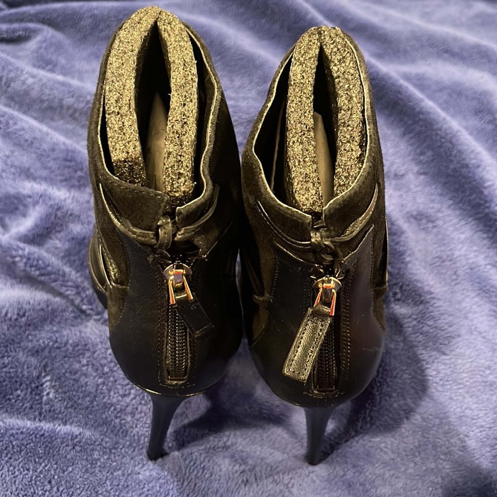 ๐HP๐GUESS BOOTIES ๐ - Picture 8 of 9